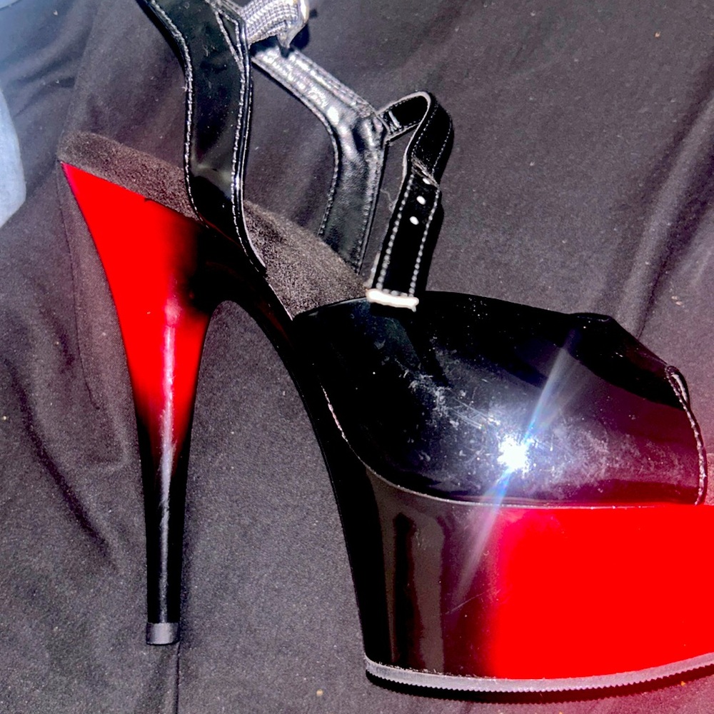 Pleasers Black & Red High Heels
Size 9
Heel height - about 5-7 inches.